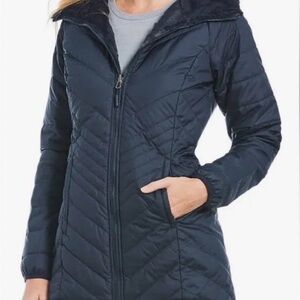 The North Face Women's reversible Mossbud Quilted Navy Parka Jacket. Size Small.